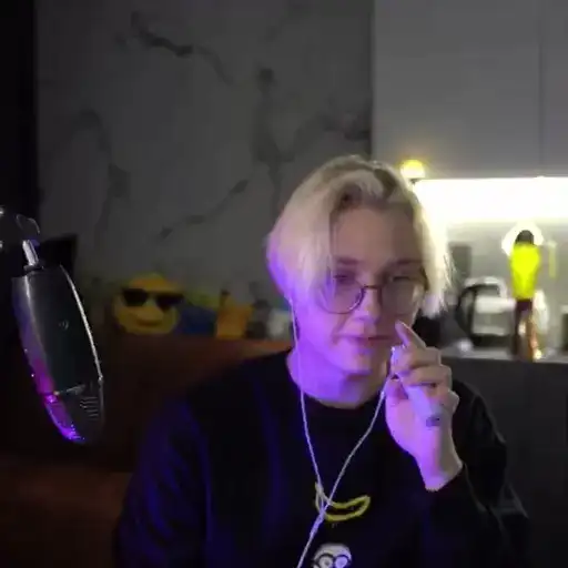 Sticker 😶‍🌫️