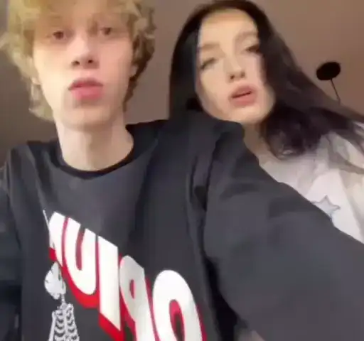 Sticker 👩‍❤️‍👨