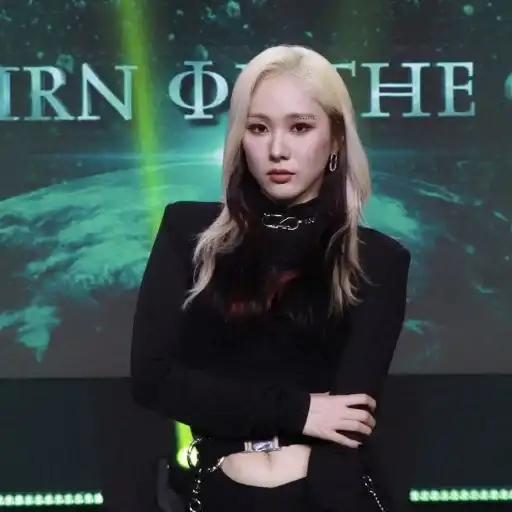 Mia from EVERGLOW k-pop music preview