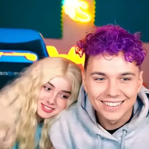 Sticker 👩‍❤️‍💋‍👨