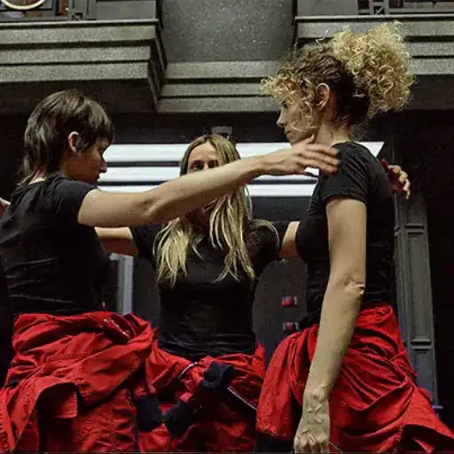 Sticker 👩‍👩‍👧